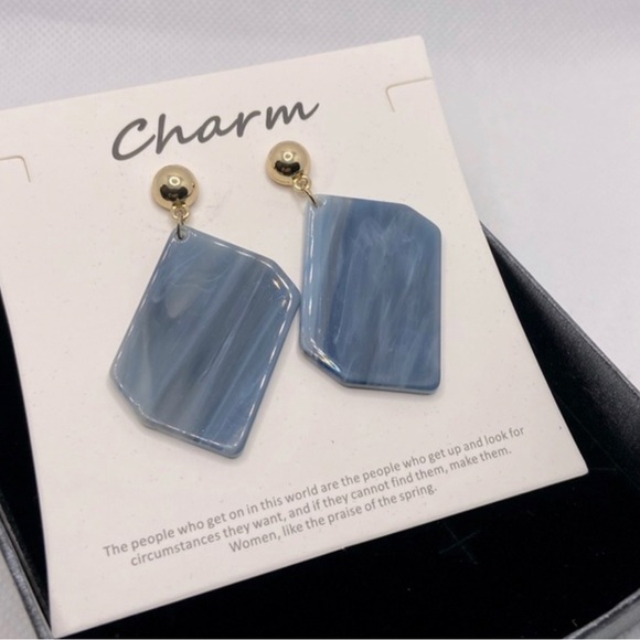 Beautiful Marble Quartz Stud Earrings - Picture 4 of 5